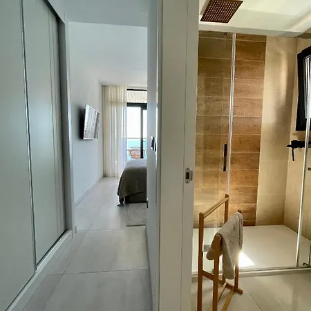 Sunset Waves Luxury 200m From The בנידורם